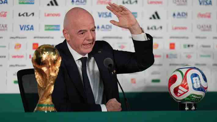 La increíble frase de Infantino en tensa conferencia y su contundente respuesta sobre si "perdió el control" de "su" Mundial