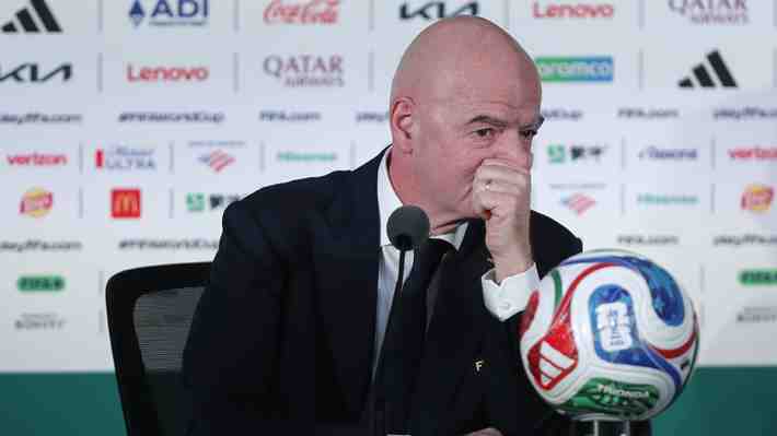"Uno de los mayores cobardes del deporte": Las polémicas de Gianni Infantino en el inicio del Mundial y la columna que lo destroza