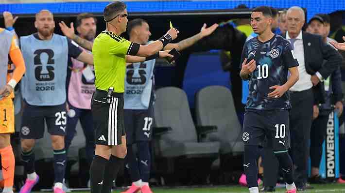 "Confusión de identidad"... La nueva regla del fútbol que se aplicó en el EE.UU.-Paraguay y que abrió la controversia