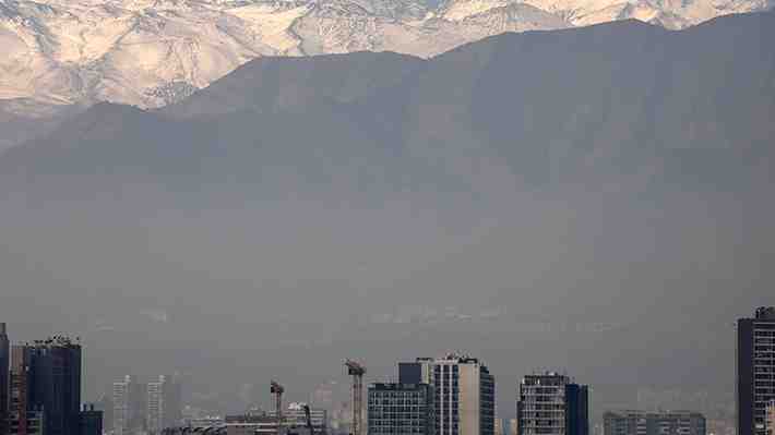 Delegación presidencial declara preemergencia ambiental para este lunes en la RM