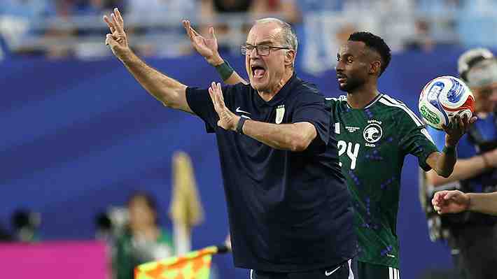Marcelo Bielsa hace autocrítica tras empate de Uruguay ante Arabia Saudita en el Mundial y se molesta por pregunta extrafutbolística