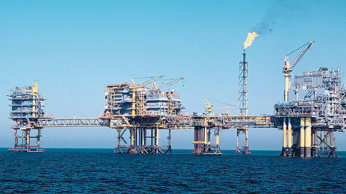 Petróleo sigue cayendo y baja de los US$80 el barril por primera vez desde marzo