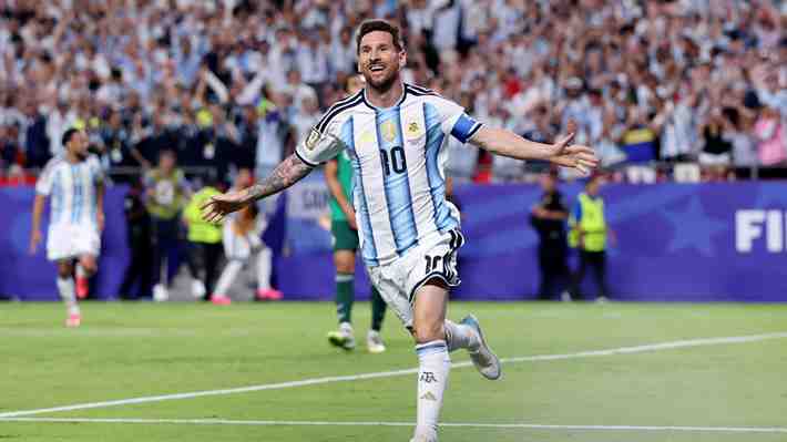 Argentina debuta goleando en el Mundial y Messi con un triplete iguala el récord de Klose... Mira los goles