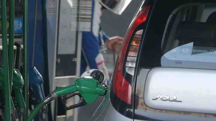 Llega el alivio: Precios de las bencinas y el diésel registrarán inédita caída a partir de mañana