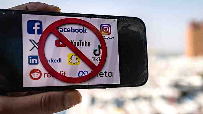 Emiratos Árabes Unidos se suma a prohibición de redes sociales a menores: Edad mínima para acceder será 15 años