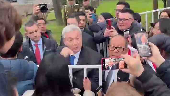 Mujer insulta al Presidente y termina aprehendida: Tenía orden de detención vigente