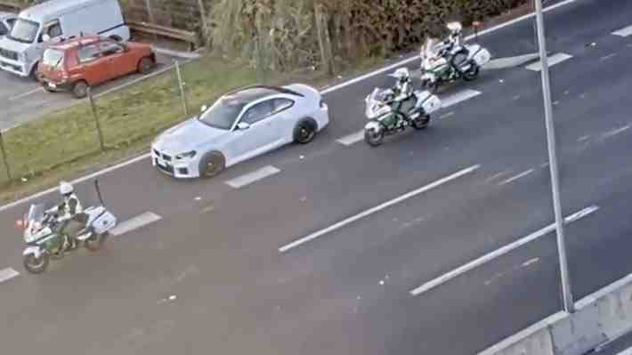 Tras detenido por manejar a 264 km/h: Expertos cuestionan facultades de tribunales para prohibir divulgación de identidad