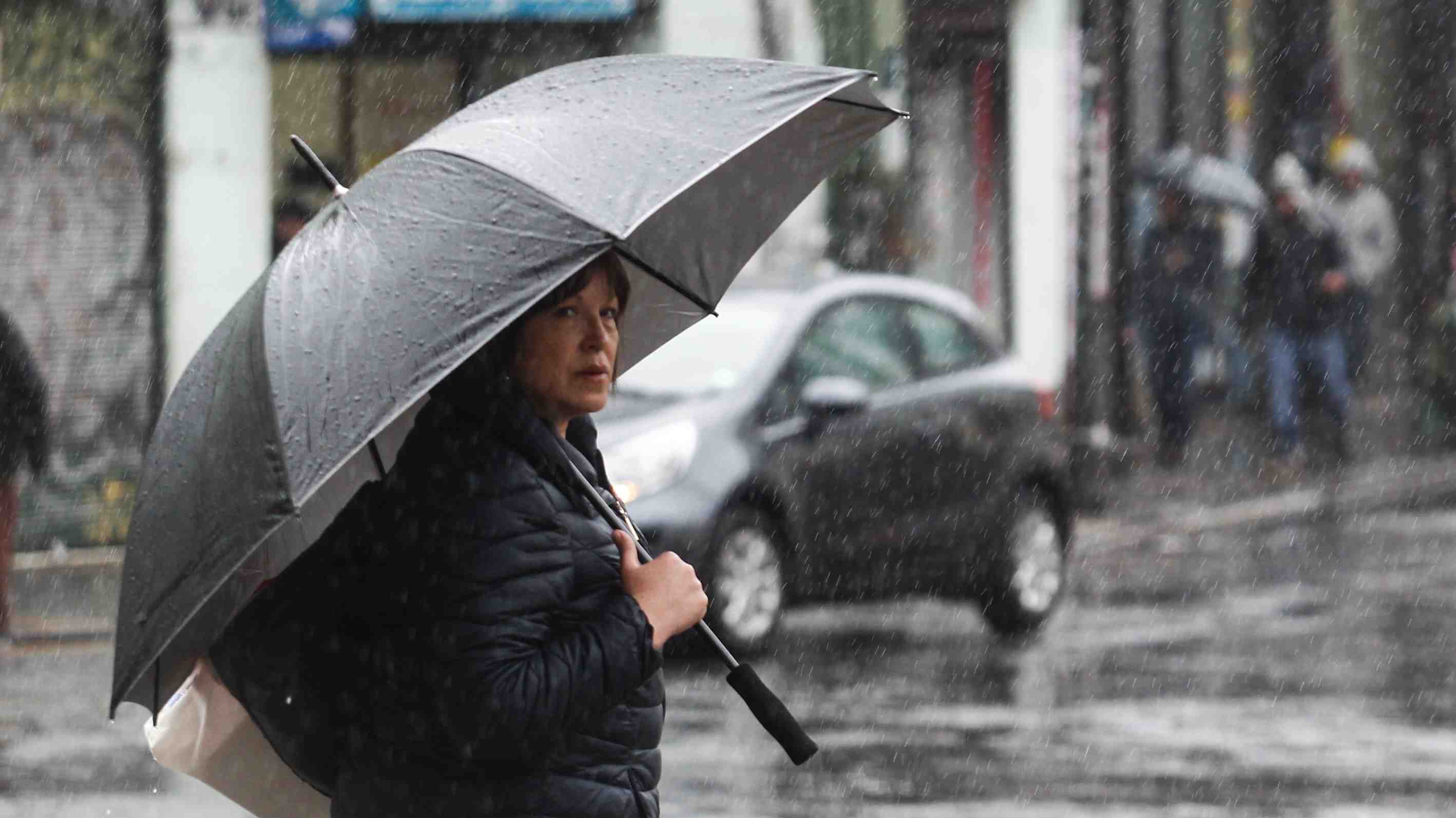 Lluvias "sobre lo normal" entre Coquimbo y Magallanes: Las proyecciones para el invierno con la llegada de El Niño