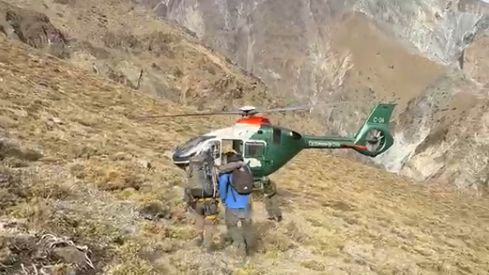 Rescatan con vida a joven lesionado y adolescente en un barranco del Parque Quebrada de Macul