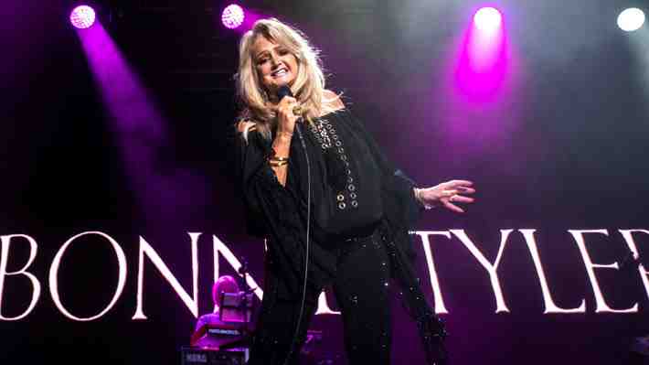 Muere a los 75 años la conocida cantante británica Bonnie Tyler tras someterse a una operación