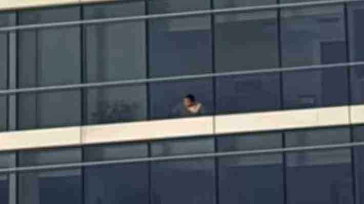 Nuevos antecedentes: PDI que se parapetó en Las Condes huyó de su casa luego que esposa pidiera su hospitalización