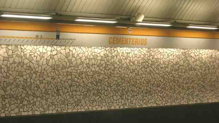 Mujer murió tras caer accidentalmente a vías del Metro: Emergencia provocó cierre de estaciones