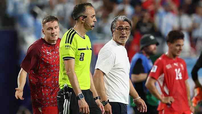 "Inaceptable": Murat Yakin, DT de Suiza, lanza fuerte queja contra el árbitro por expulsión que marcó derrota ante Argentina