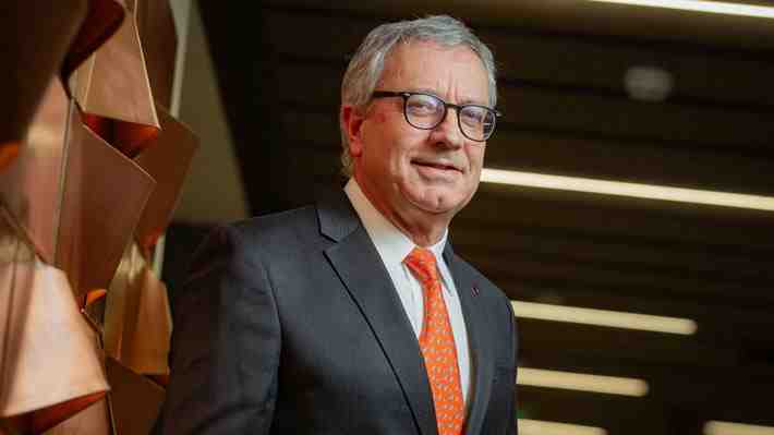 Presidente de Codelco dice que Chile "definitivamente se ha ido quedando abajo de la micro del boom del litio"