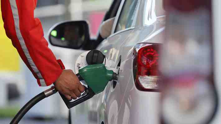 Petróleo roza los US$90 y volverían alzas de combustibles: Se prevén subidas sobre $30