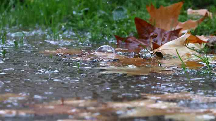 Vuelve la lluvia a la RM: Cómo continuará el paso del sistema frontal este domingo
