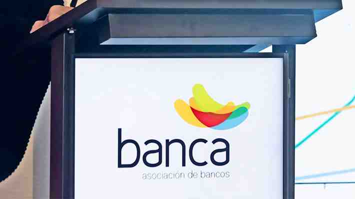 "Peor que los retiros", "bomba de neutrones" y "un paria": Banca en picada contra prohibir el anatocismo