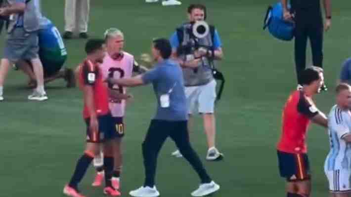 El argentino Roberto Ayala habló de su agresión al jugador español Dani Olmo tras la final del Mundial