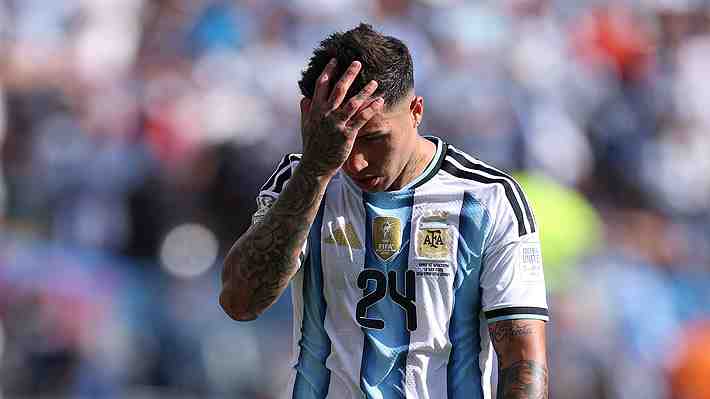 El complejo escenario que enfrenta Enzo Fernández tras el Mundial con fuertes críticas en Inglaterra y una difícil situación en el Chelsea