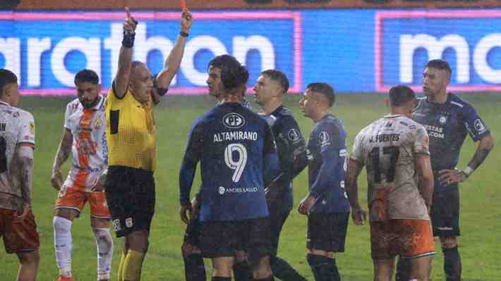 Kevin Altez, jugador de Huachipato, sufre castigo de cuatro partidos de suspensión tras polémico altercado con el árbitro Héctor Jona