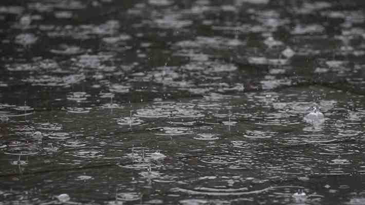 Lluvias de hasta 70 mm en zona centro-sur y aviso de nubes tornádicas: Cómo sigue el avance del sistema frontal