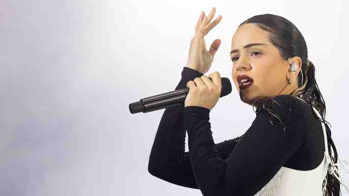 Tras polémica y llamados a boicotear su show: Rosalía pide perdón a argentinos durante concierto en Buenos Aires