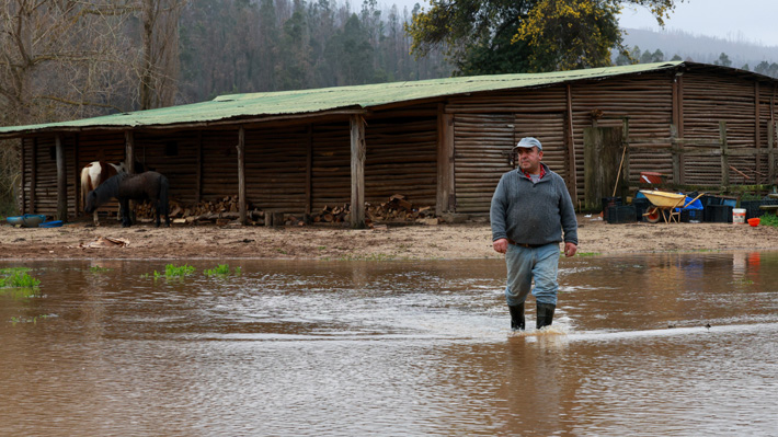 Photo: emol.com Chile Storm Forces Evacuations and Red Alerts From Maule to La Araucanía