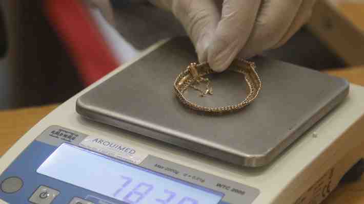 La "Tía Rica" eleva a un "monto histórico" el valor del gramo de oro para apoyar a familias golpeadas por temporales