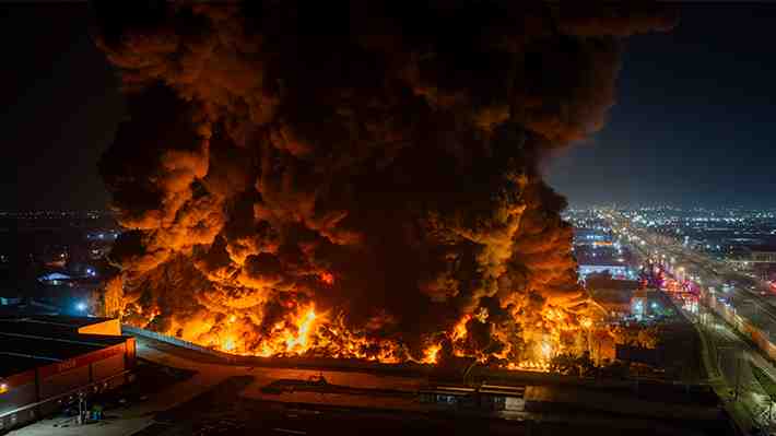 Quilicura: Bomberos proyecta 8 horas de combate al fuego y delegado confirma suspensión de clases para este miércoles