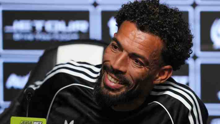 El negocio y los increíbles números detrás de la llegada de Vozinha a Colo Colo