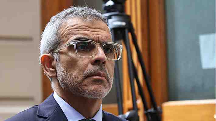"He vuelto a mi vida profesional y académica": Cordero responde a críticas del FA por representar a salmoneros en el TC
