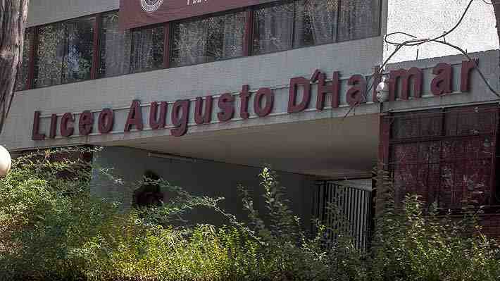 Suspenden clases en Liceo Augusto D'Halmar por amenaza de "fusilar y quemar" a un alumno que se opuso a paro