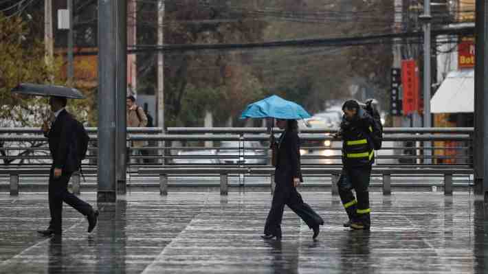 Intensas en el norte y desde la madrugada en la RM: Cuánto caerá y dónde serán las lluvias de este lunes