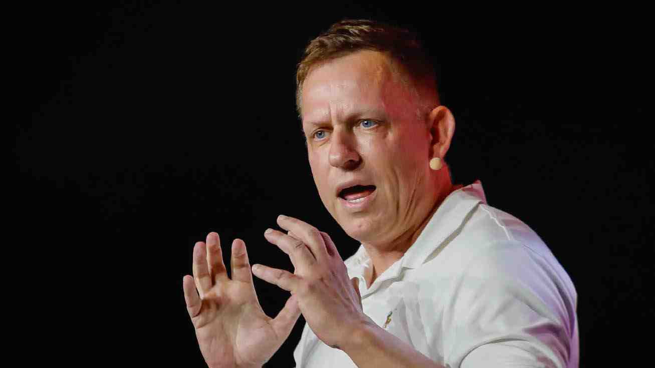 Una mansión, inversiones en Vaca Muerta y manifestantes "Gandalf": El aterrizaje del polémico Peter Thiel en Argentina