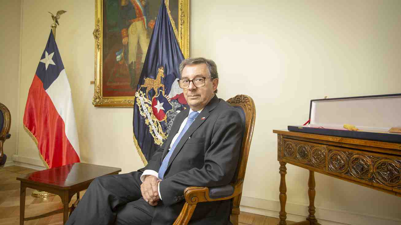 "Son un riesgo para el país": Ministro Barros insta a "deshacerse" del Convenio 169 de la OIT y la Ley Lafkenche