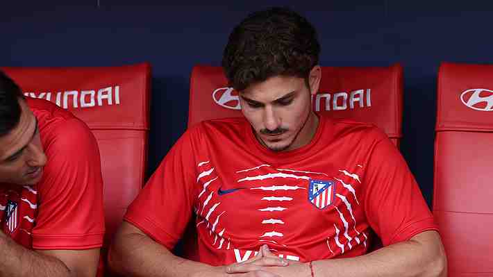 Pesadilla para Julián Álvarez en España: Pifias, insultos de los hinchas del Atlético y una imagen da la vuelta al mundo