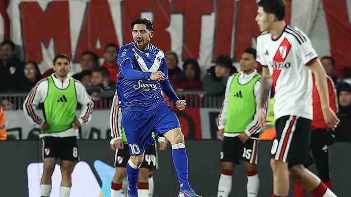 "El hombre de la noche": Mira el afortunado gol de Diego Valdés para Vélez ante River y los grandes elogios que recibió