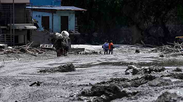 El barro cubre Nepal: La tarea de recuperar cuerpos y el historial de inundaciones en la zona