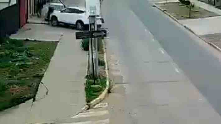 Video | Hombre auxilia a su pareja que estaba siendo asaltada en La Serena: Atropelló a ladrones