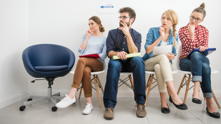 ¿Cómo potenciar la búsqueda laboral? Expertos entregan recomendaciones en un escenario de crisis