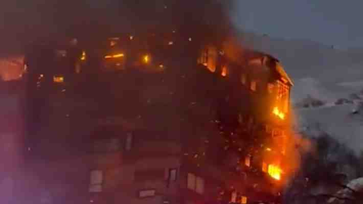 Incendio en Nevados de Chillán: Trasladan a 150 personas y este lunes cerrarán el Centro de Ski y el Parque de Agua Termal
