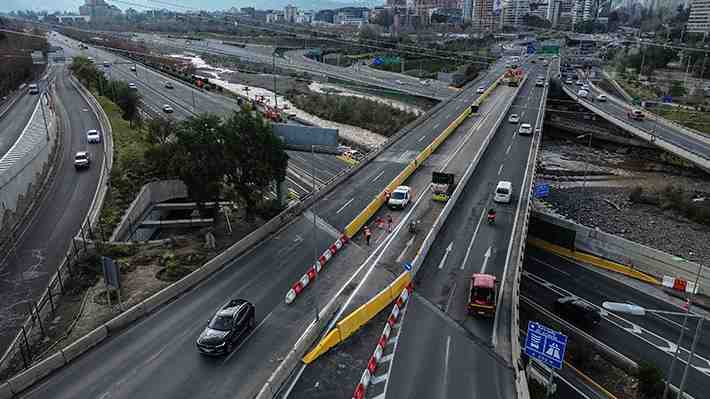 Carabineros detiene a cuatro personas por conducción temeraria en la Costanera Norte
