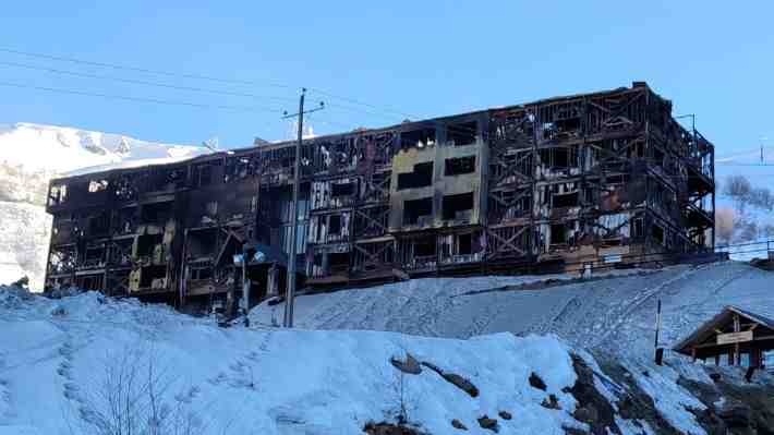 Fotos del día después: Cómo quedó destruido el Hotel Alto Nevados de Chillán tras incendio