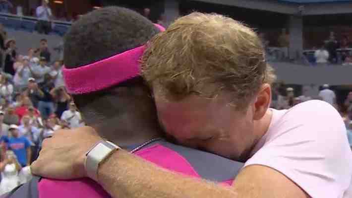 Alex Michelsen rompió en llanto tras perder con Frances Tiafoe en cuartos del US Open y su rival lo consoló