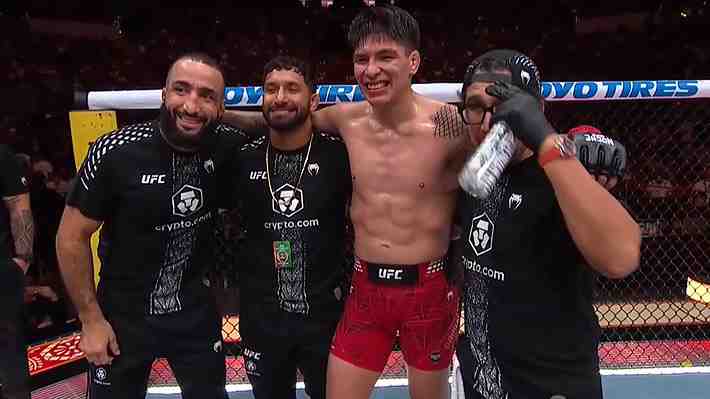 Ignacio "La Jaula" Bahamondes logra sólida victoria sobre Muslim Salikhov en la Noche UFC