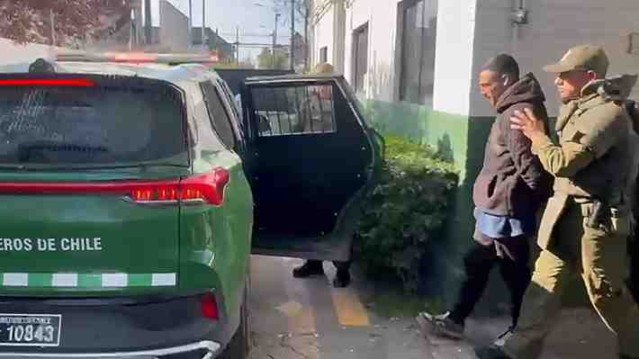 Detienen a hombre tras ser sorprendido faenando y asando un perro en plena vía pública en La Pintana