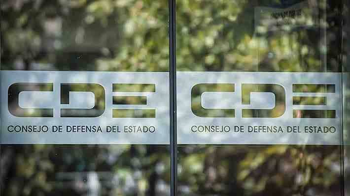 CDE se querella contra exjuez Ulloa y abogados Hermosilla, Vargas y Donoso, a quienes identifica como su "red de confianza"
