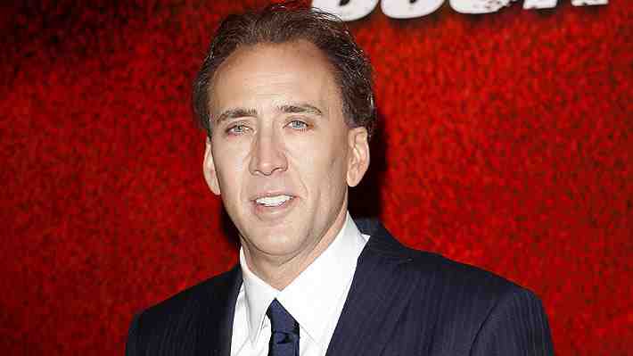 Fotos | Nicolas Cage hace rara aparición junto a su esposa en una alfombra roja junto y sorprende con su look