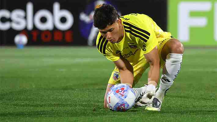 "Claudio Bravo tiene razón": Nivel del relegado Villanueva eleva el debate en Colo Colo y "complica" a Vozinha