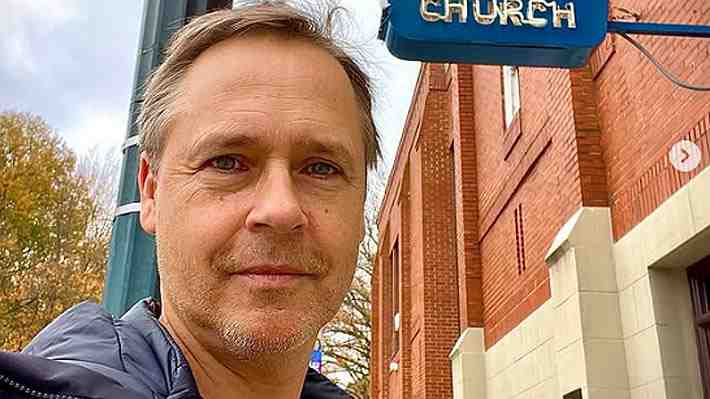 "Estamos profundamente desconsolados": Actor Chad Lowe informa la muerte de Fiona, su hija de 13 años